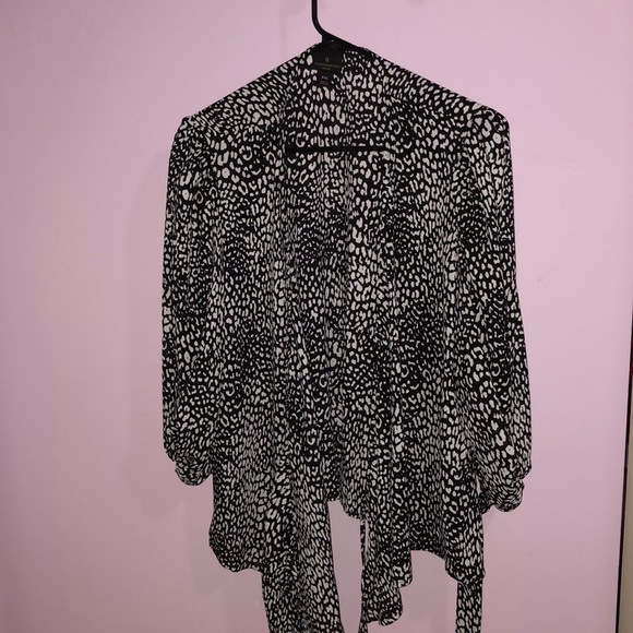 chic and stylish blouse - Picture 2 of 6